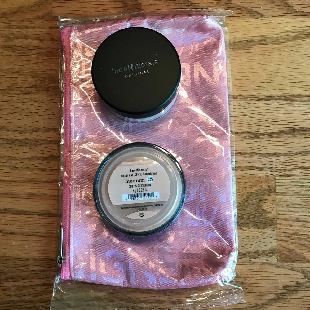 NWT BareMinerals Medium Foundation SPF 15 & Bag
